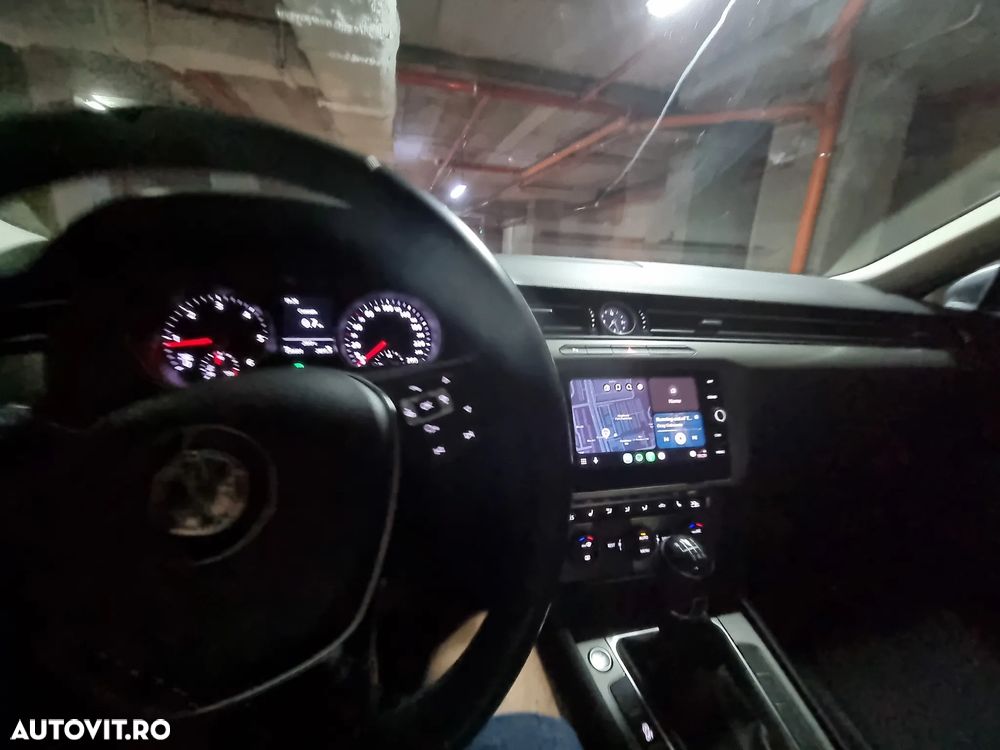 Volkswagen Passat 2.0 TDI Trendline - 35