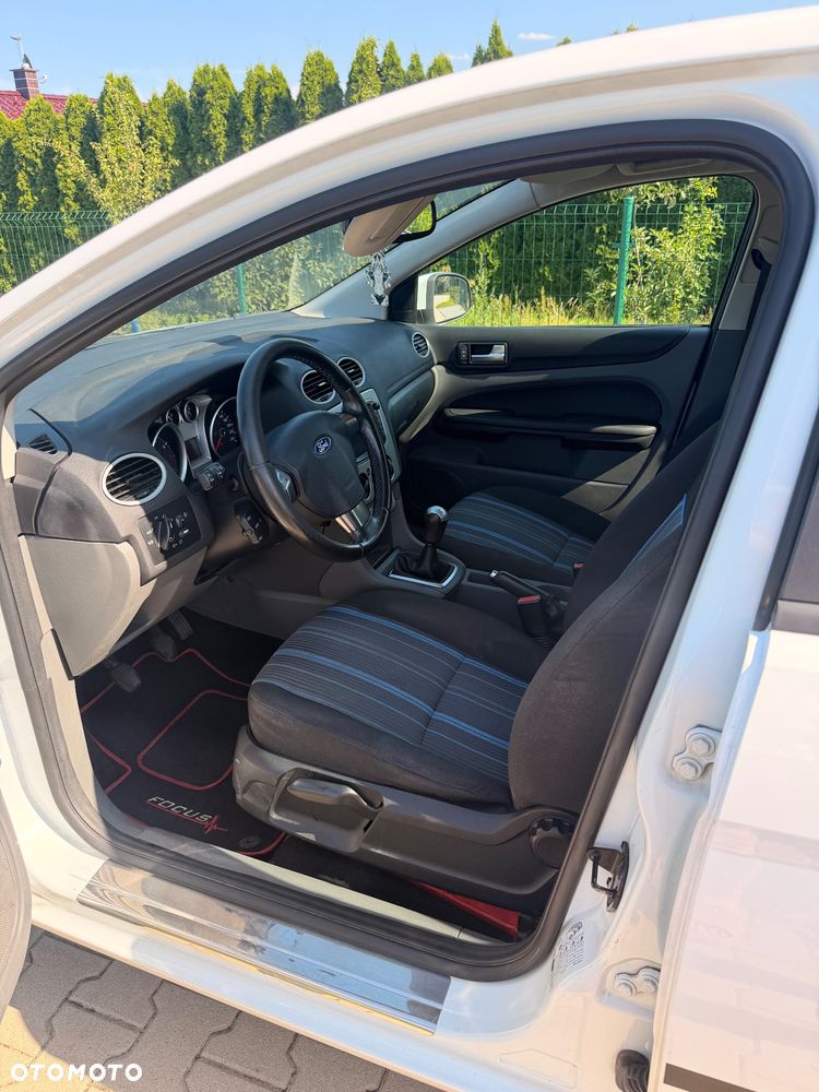 Ford Focus 1.6 Ambiente - 9