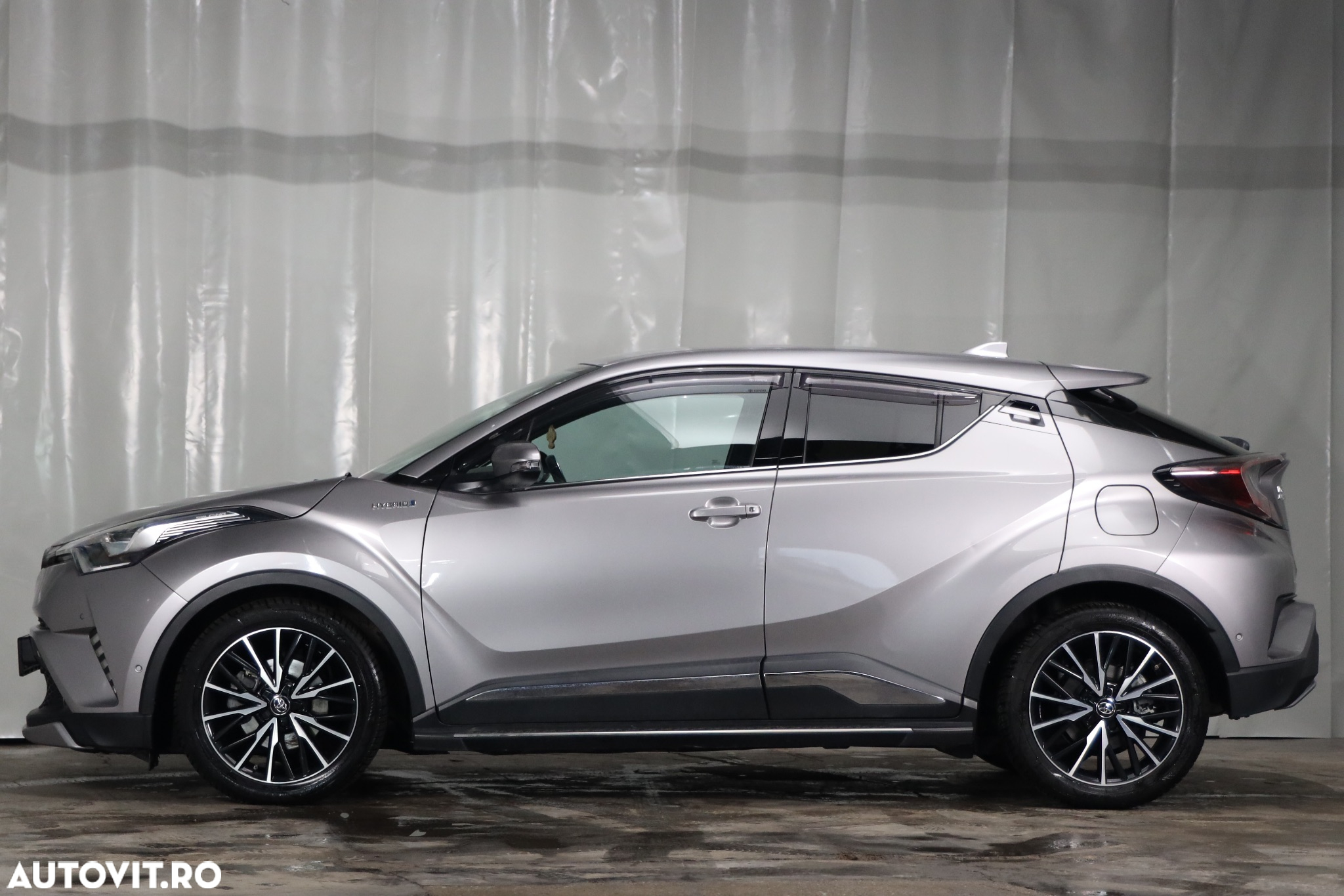 Toyota C-HR Hybrid Style - 38