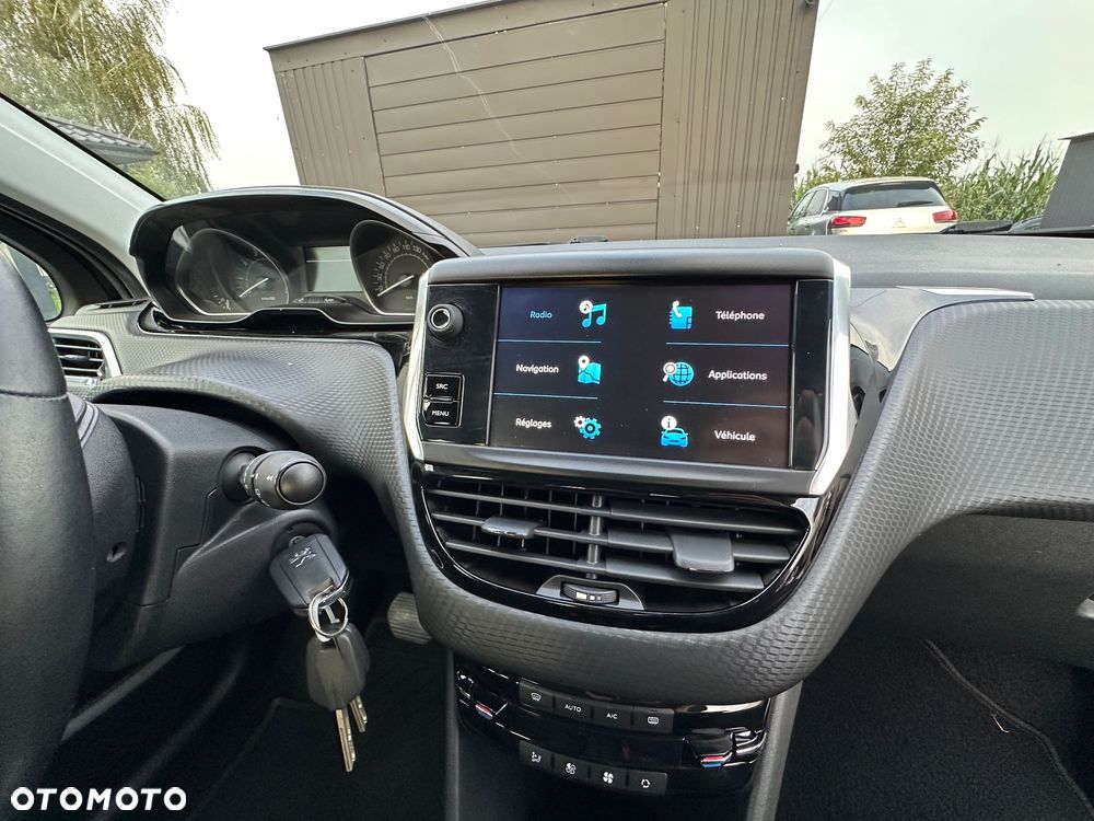 Peugeot 208 1.2 PureTech GPF Allure S&S EAT6 - 17