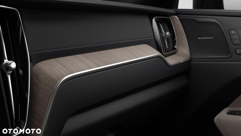 Volvo XC 60 T6 Plug-In Hybrid AWD Ultra Dark - 11