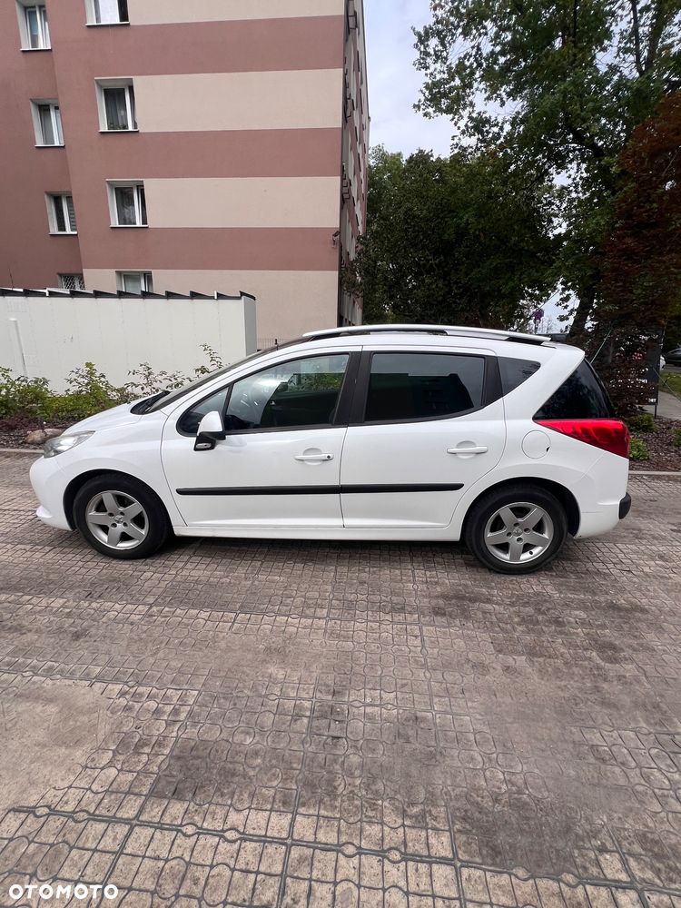 Peugeot 207 2009 photo 3