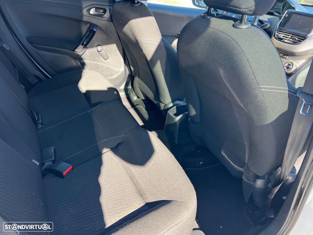 Peugeot 208 1.2 PureTech Style - 22