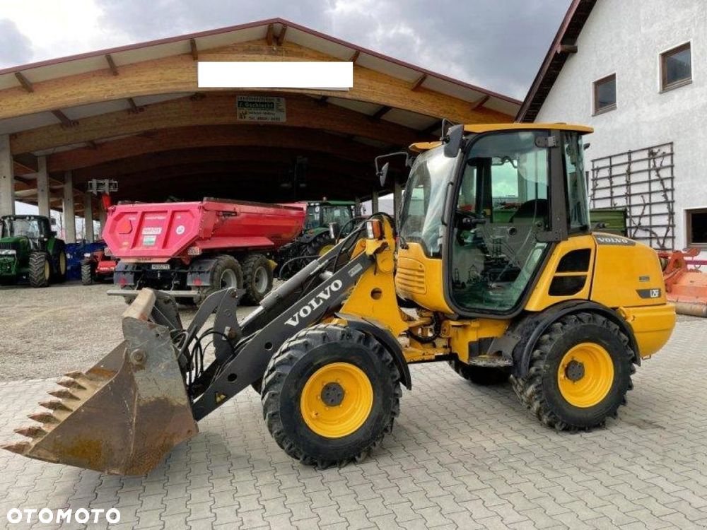 Volvo L25f / ROKU 2011 / łopata 4w1 - 2