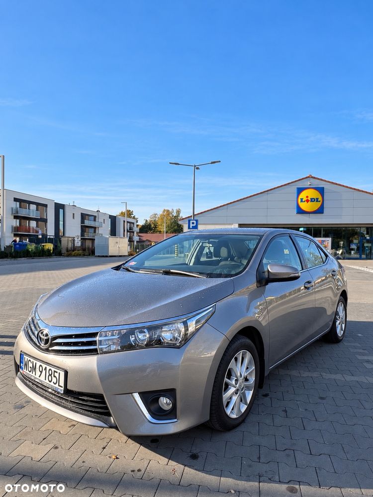 Toyota Corolla 1.6 Premium + - 1