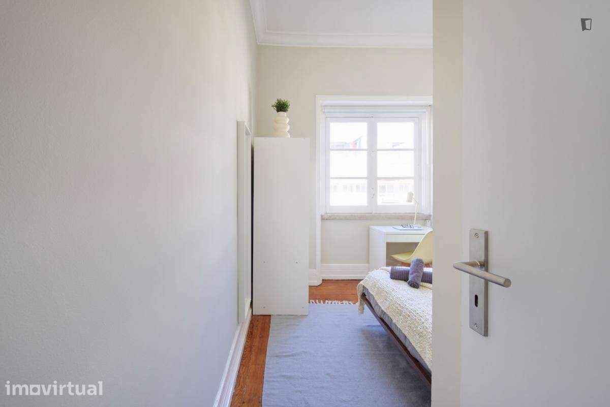 Quarto - localizado em Marquês de Pombal Lisbon - Grande imagem: 2/55