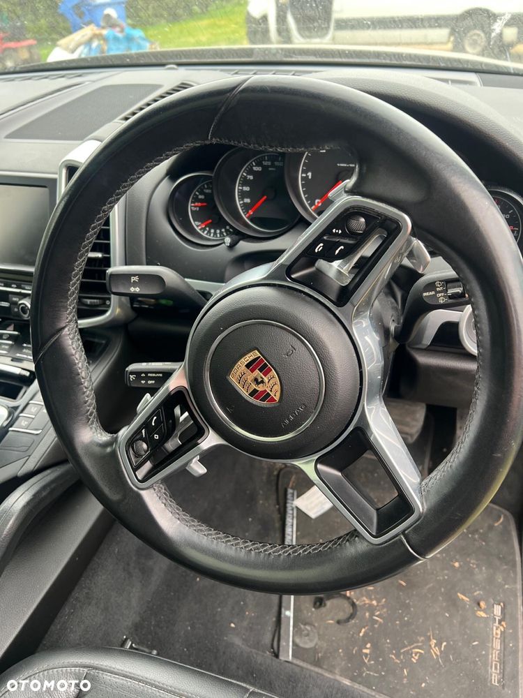 Porsche Cayenne - 12