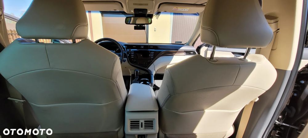 Toyota Camry 2.5 Hybrid Executive CVT - 22