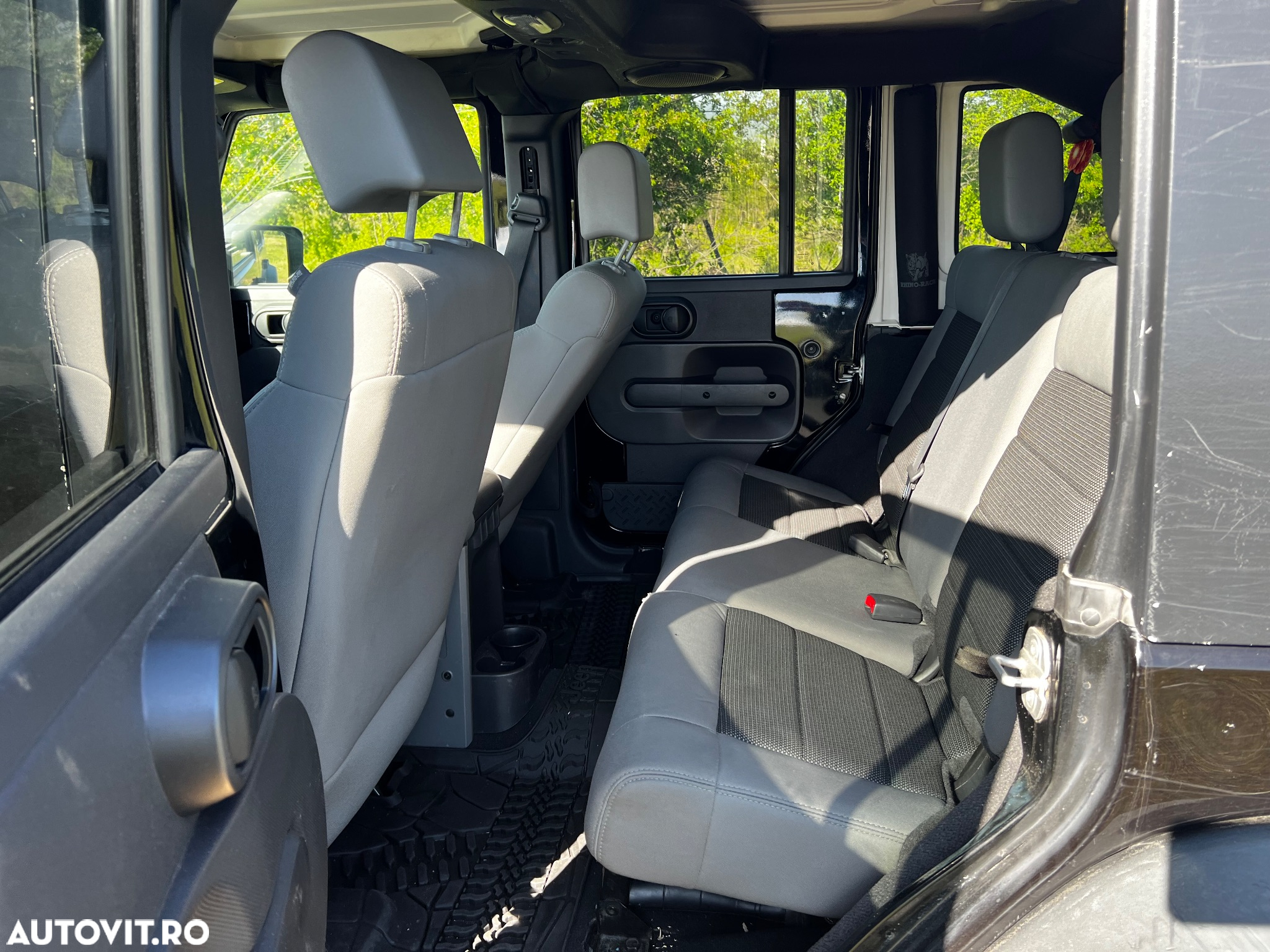 Jeep Wrangler - 8