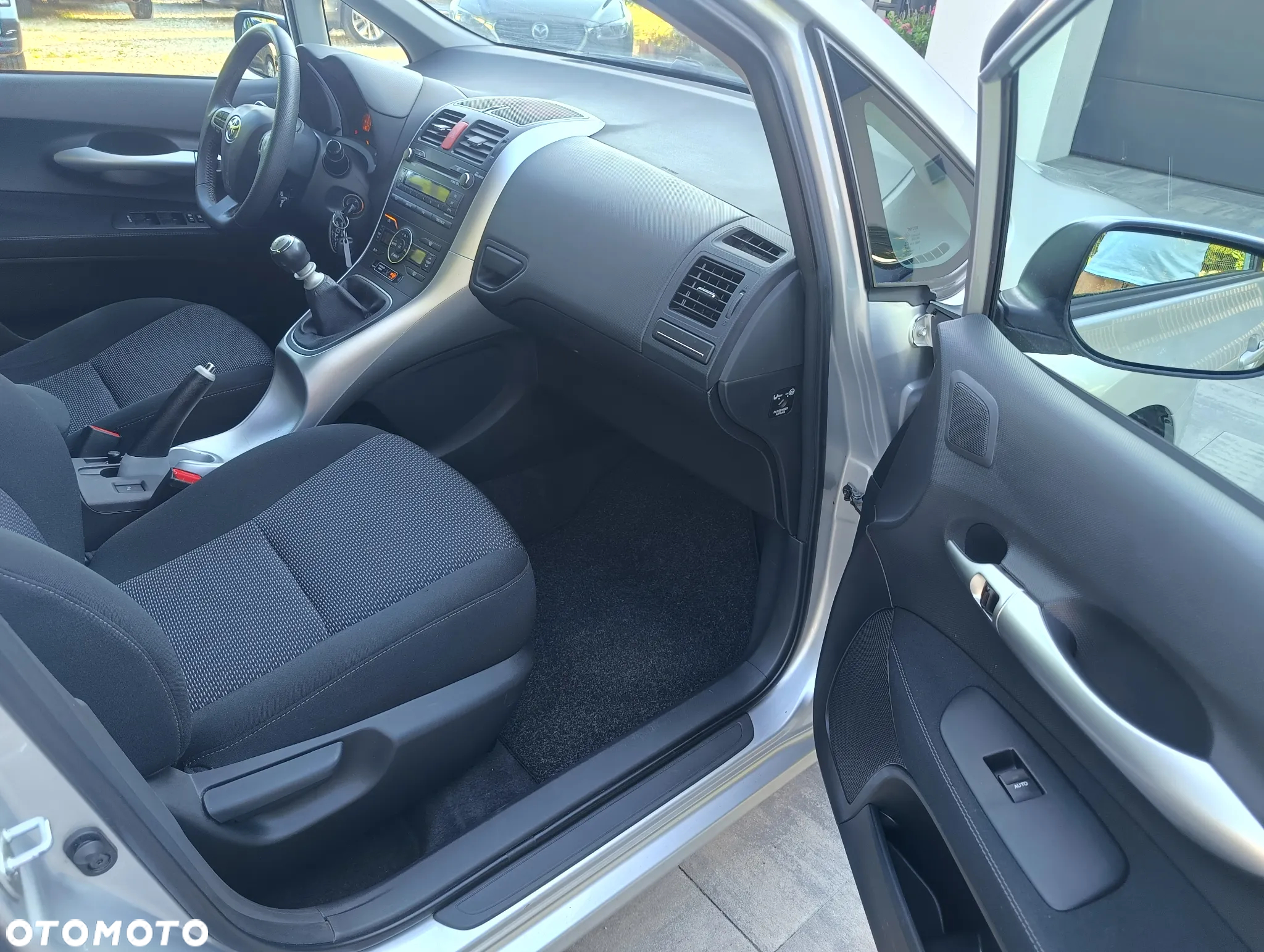 Toyota Auris 1.6 Premium - 11
