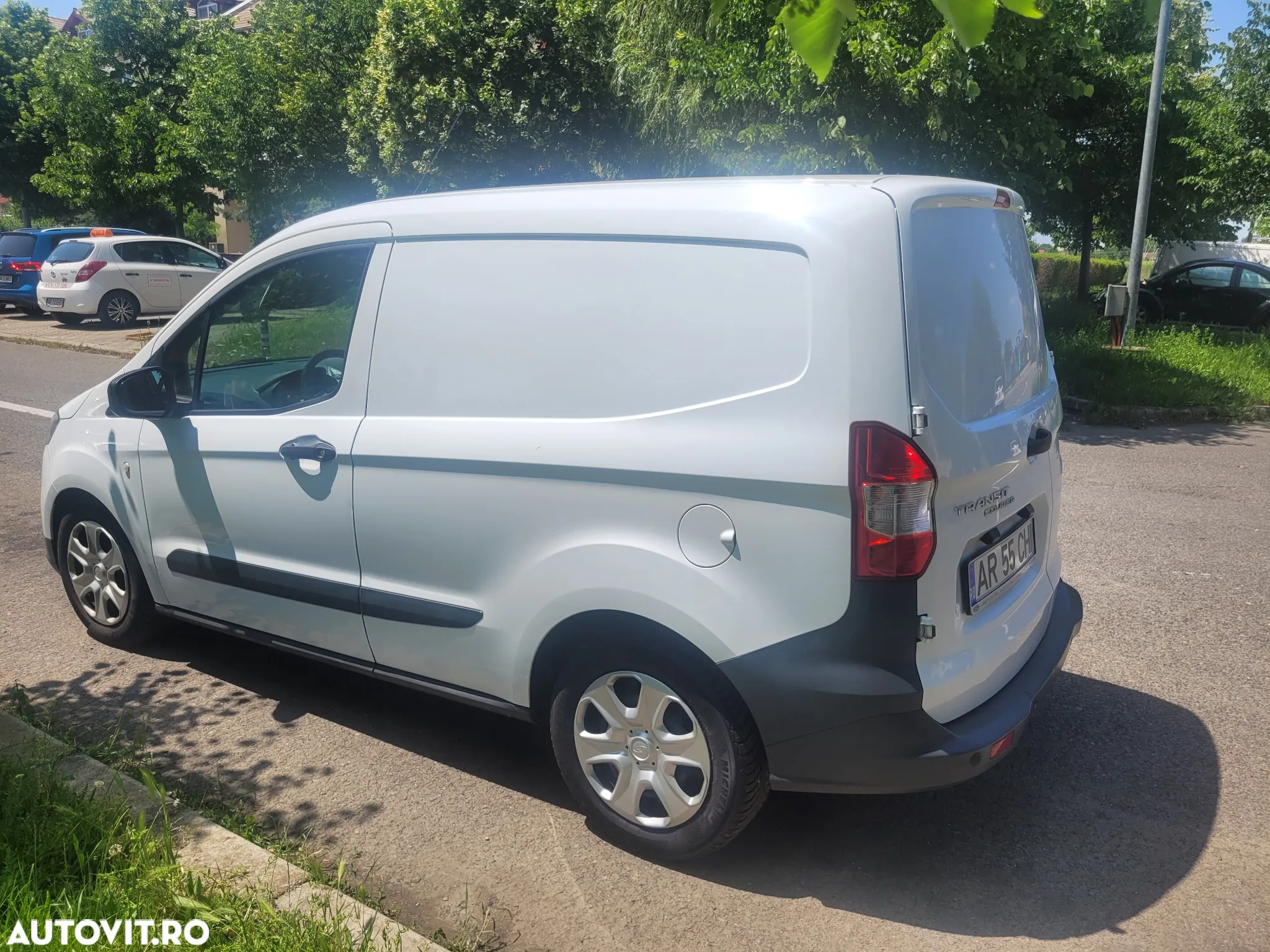 Ford Transit Courier - 4