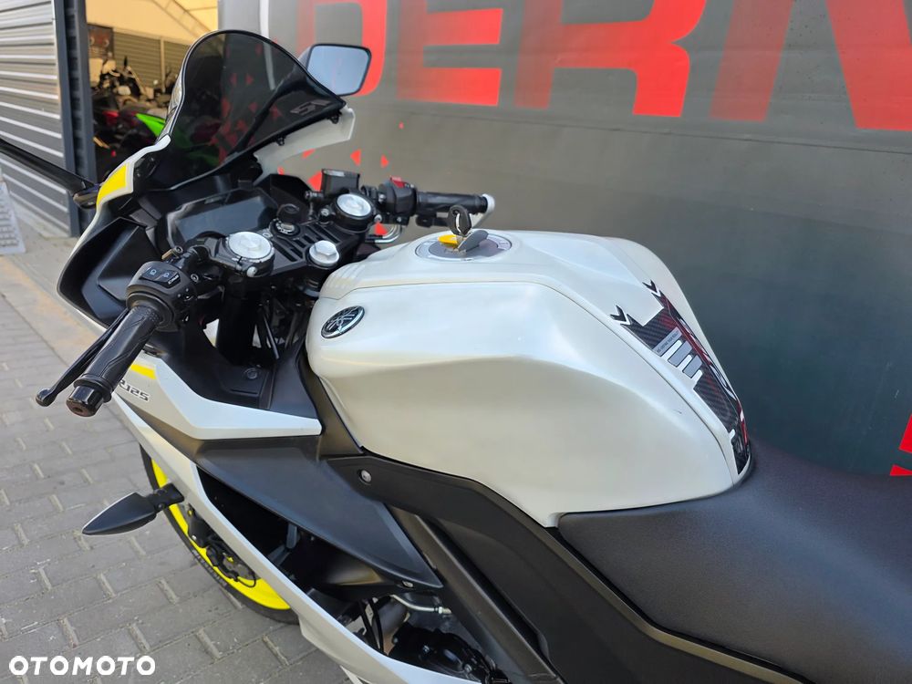 Yamaha YZF - 9