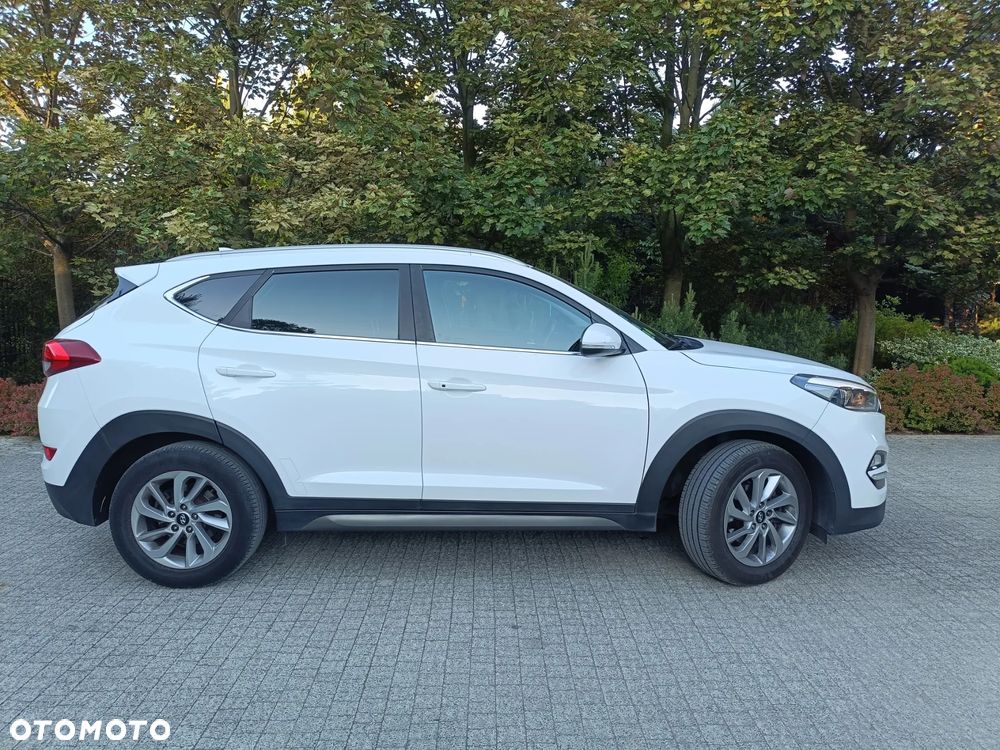Hyundai Tucson 2.0 CRDI BlueDrive Style 2WD - 9