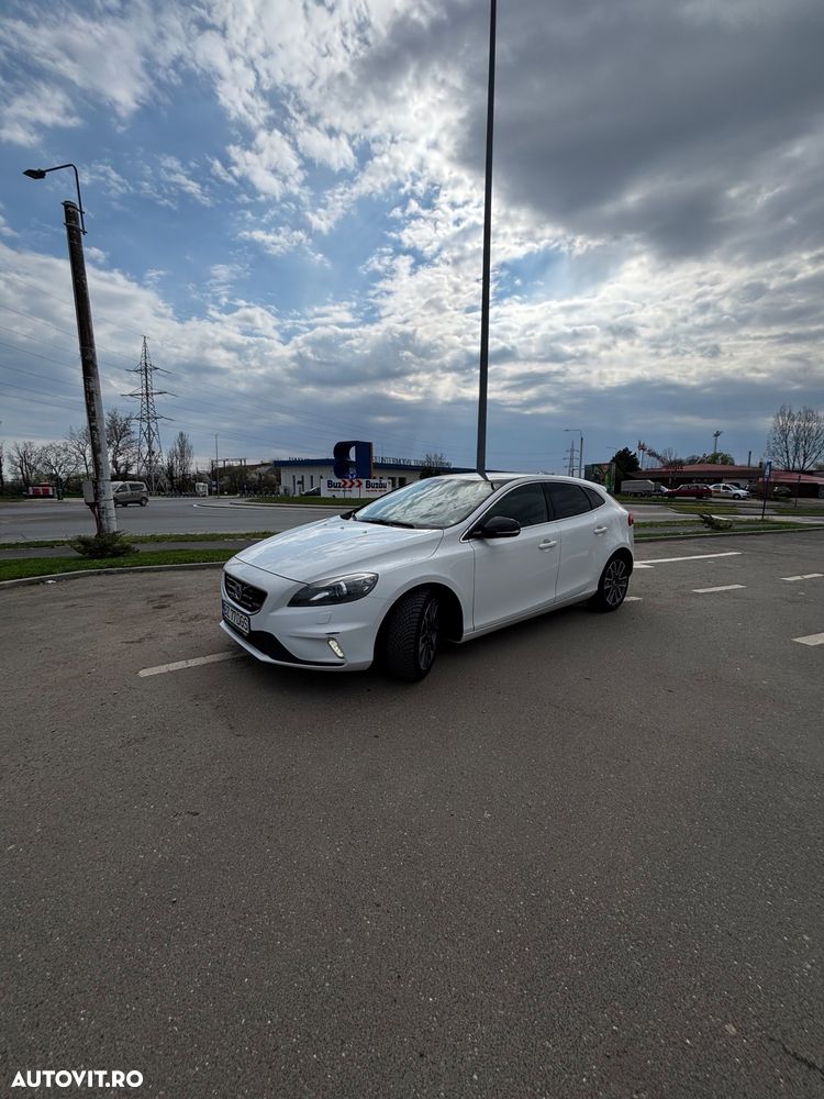 Volvo V40 D4 VEA R-Design - 1