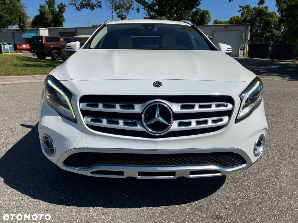 Mercedes-Benz GLA - 1