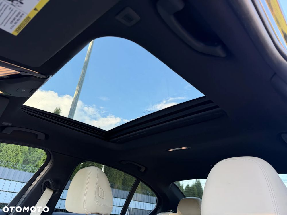 BMW Seria 3 330i M Sport - 33