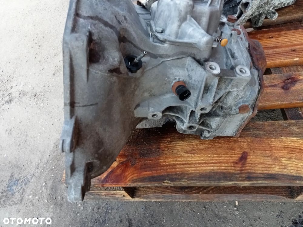 skrzynia corsa d astra h 1.4 16v f13c418 55355489 - 4