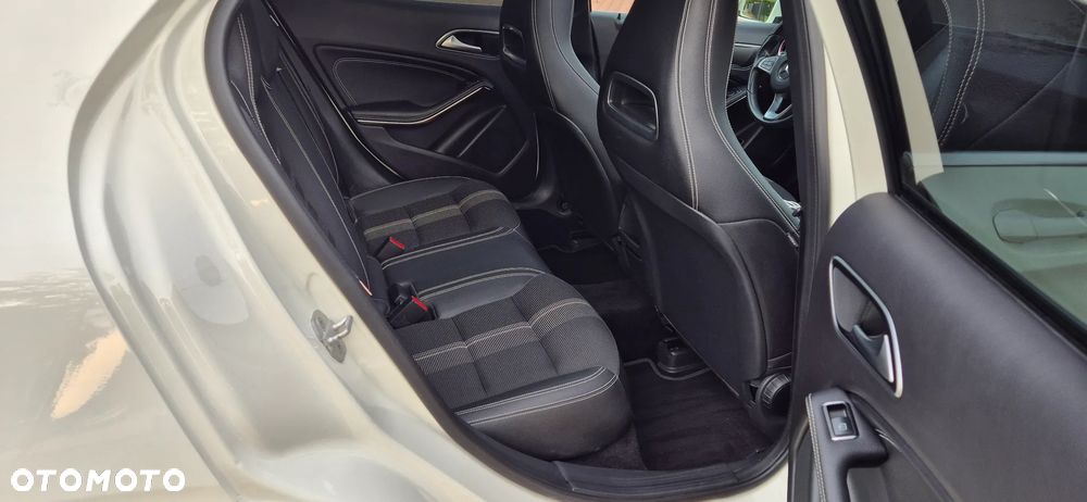 Mercedes-Benz GLA 200 (CDI) d Urban - 20