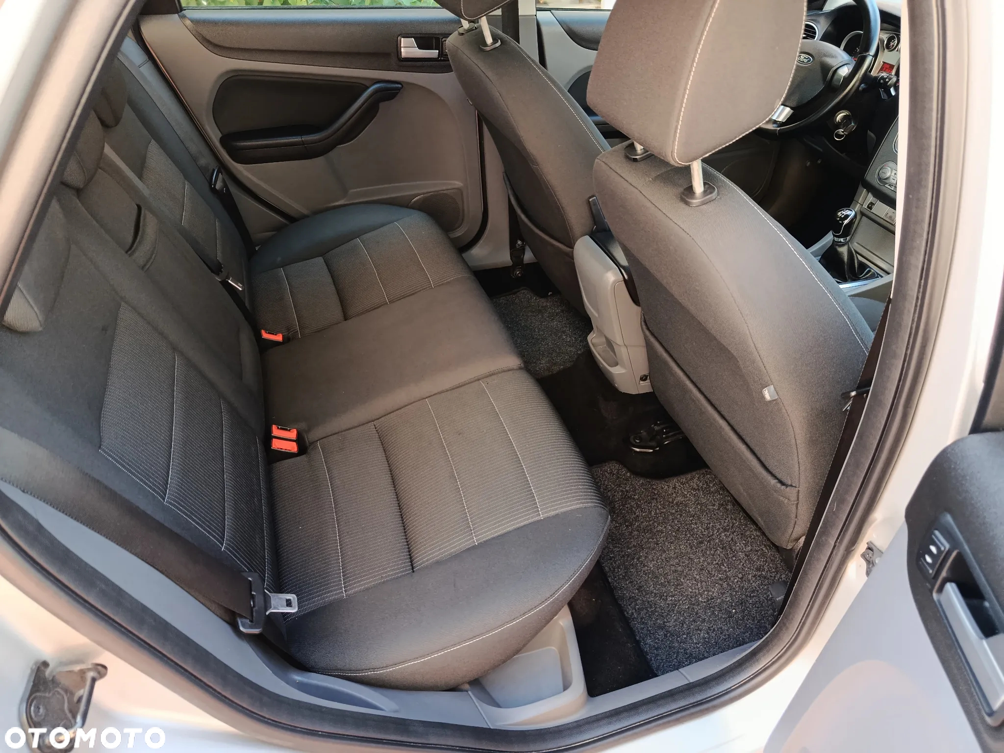 Ford Focus 1.6 16V Ghia - 11