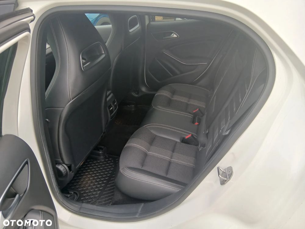 Mercedes-Benz GLA 200 7G-DCT - 6