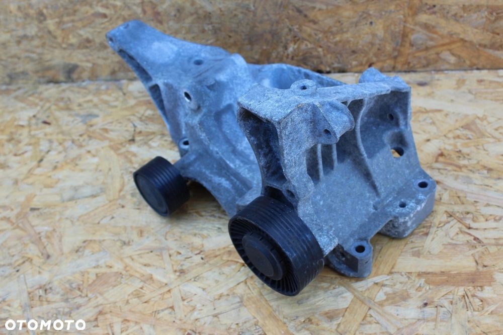 Łapa mocowanie alternatora BMW n47 2.0d 7802639 - 4
