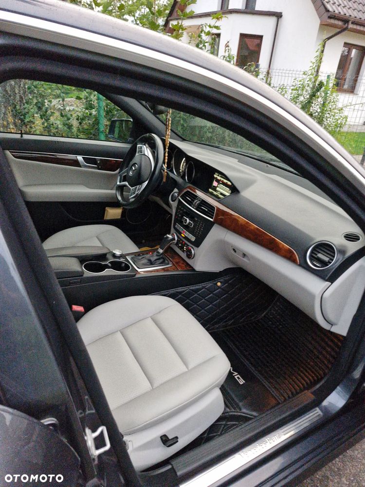 Mercedes-Benz Klasa C 250 CGI BlueEff Elegance - 7