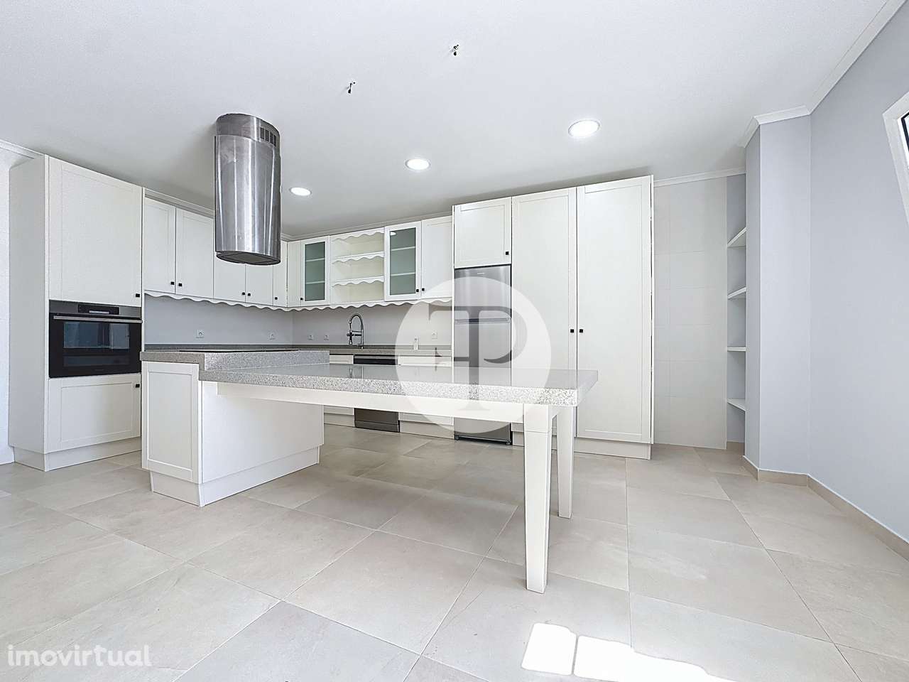 Moradia T4 com 2 suítes, piscina interior central em Alfeizerão - Grande imagem: 3/37