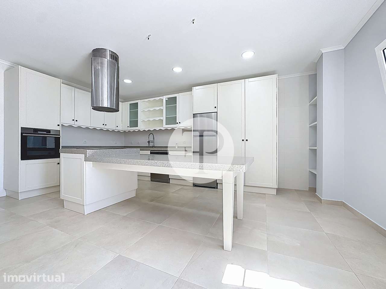 Moradia T4 com 2 suítes, piscina interior central em Alfeizerão - Grande imagem: 3/37