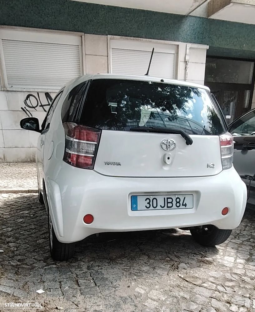 Toyota iQ 1.0 VVT-i 2 EP+NAVI+Bluetooth - 2