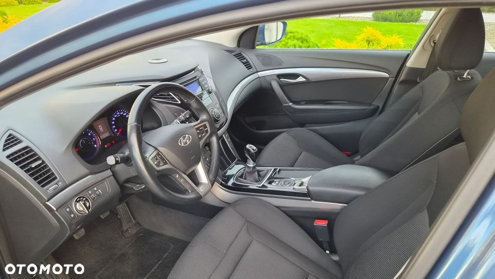Hyundai i40 Kombi blue 1.6 Family+ - 14