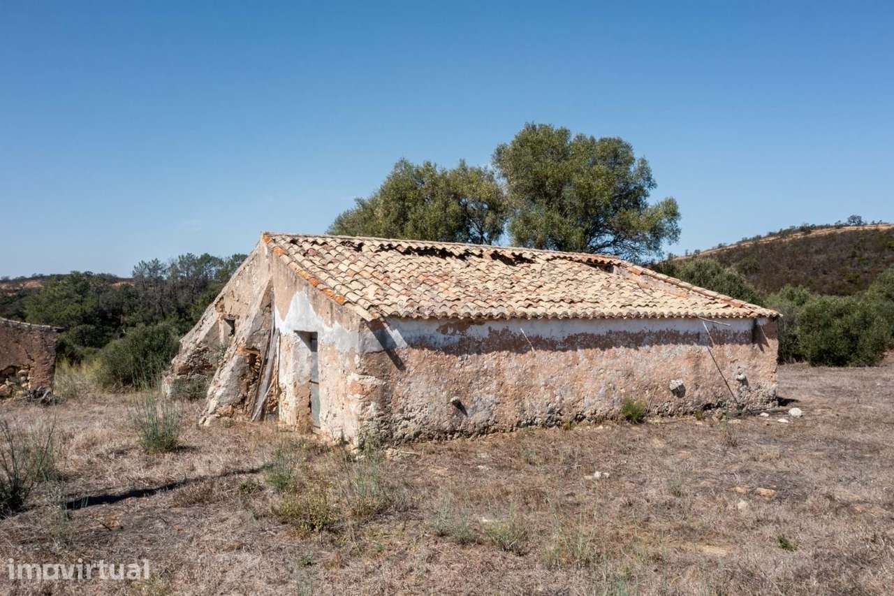 GRANDE TERRENO DE 21HA COM RUÍNA PARA VENDA EM BORDEIRA, ALJEZUR - Grande imagem: 2/8