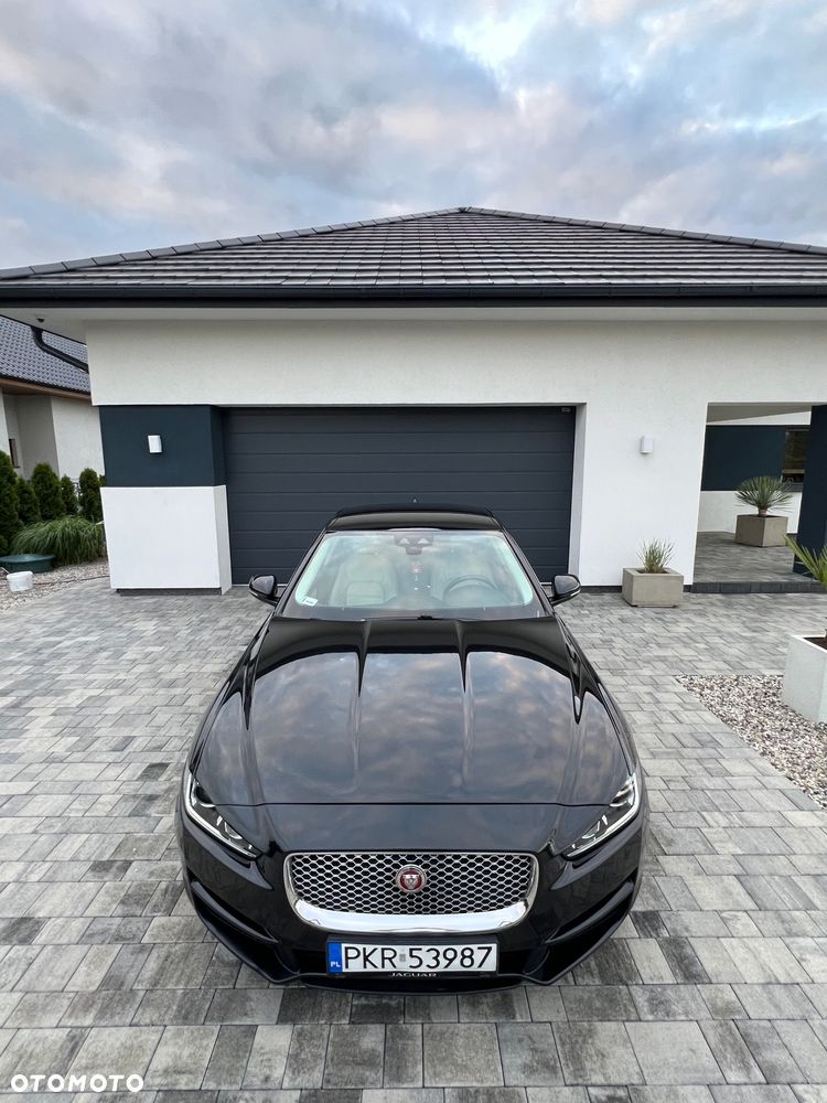 Jaguar XE 2.0 D Prestige - 2
