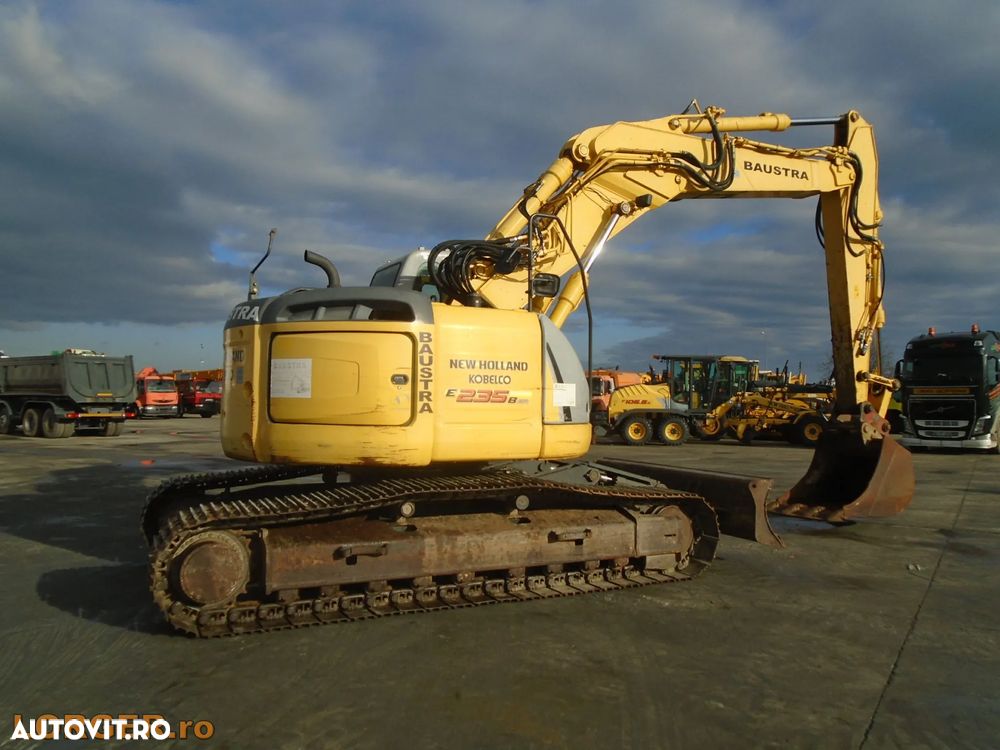 New Holland E235B SR-2 - 3