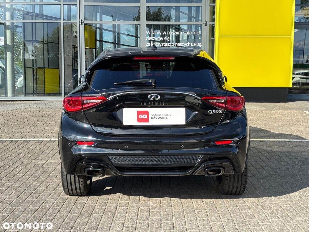 Infiniti Q30 - 7