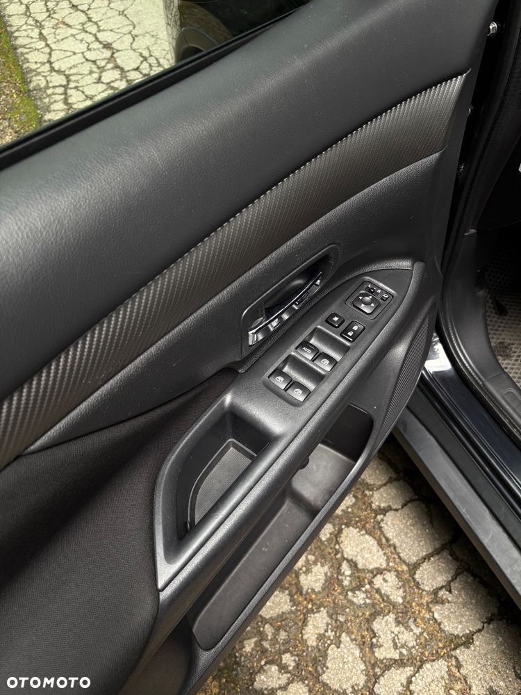Mitsubishi Outlander 2.0 Instyle + 4WD CVT - 17
