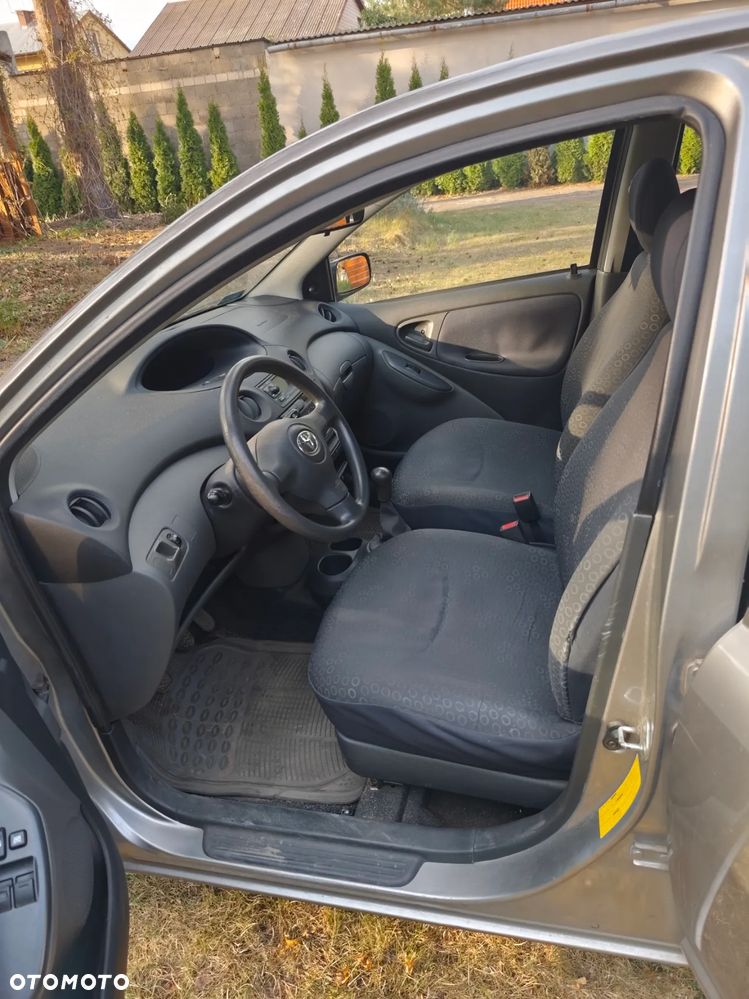 Toyota Yaris - 5