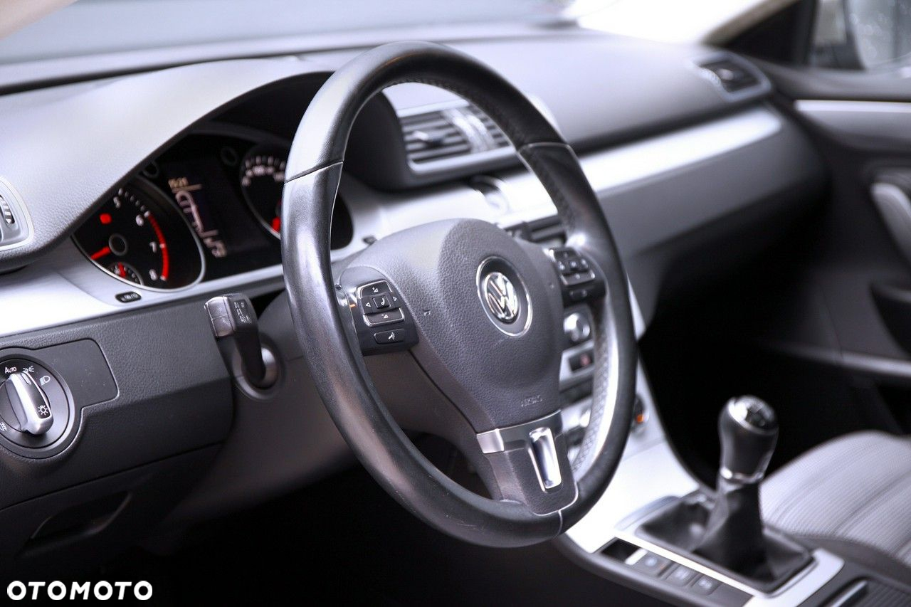 Volkswagen Passat CC - 12