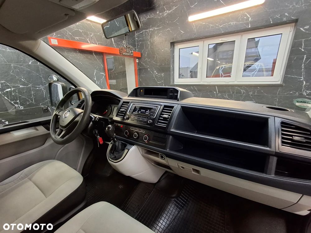 Volkswagen Transporter T6 Doka Dubel Kabina Brygadówka 6 Miejsc Klimatyzacja Tempomat Hak Aluminiowe Burty Światła Dzienne Halogeny Webasto 2016 Rok Euro 6 - 14
