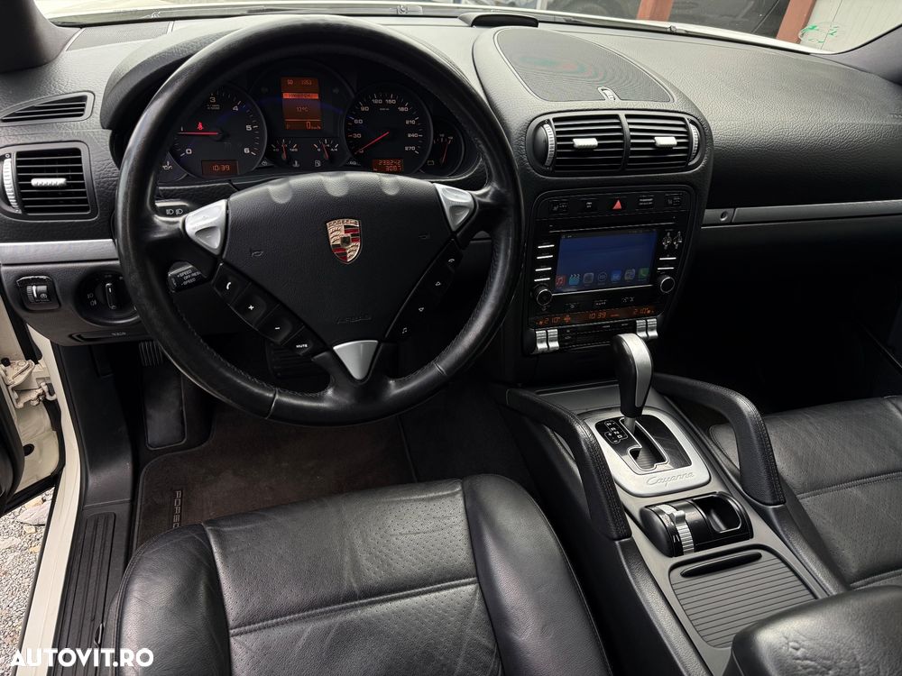 Porsche Cayenne - 8