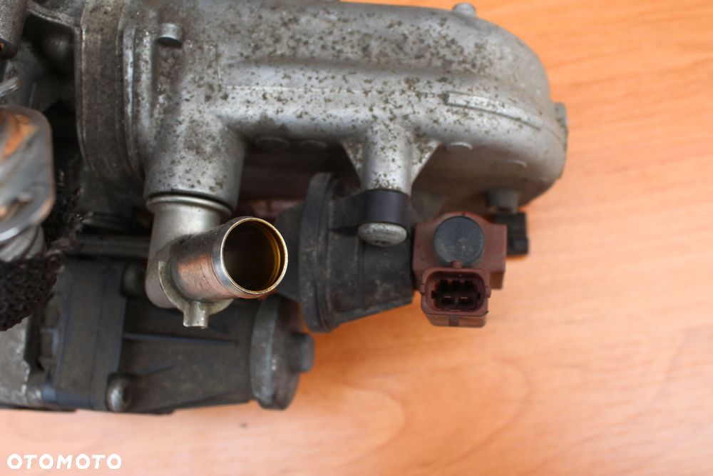 CHŁODNICZKA SPALIN EGR OPEL CORSA D ASTRA J 1.3 Z13DTE 55226607 - 10