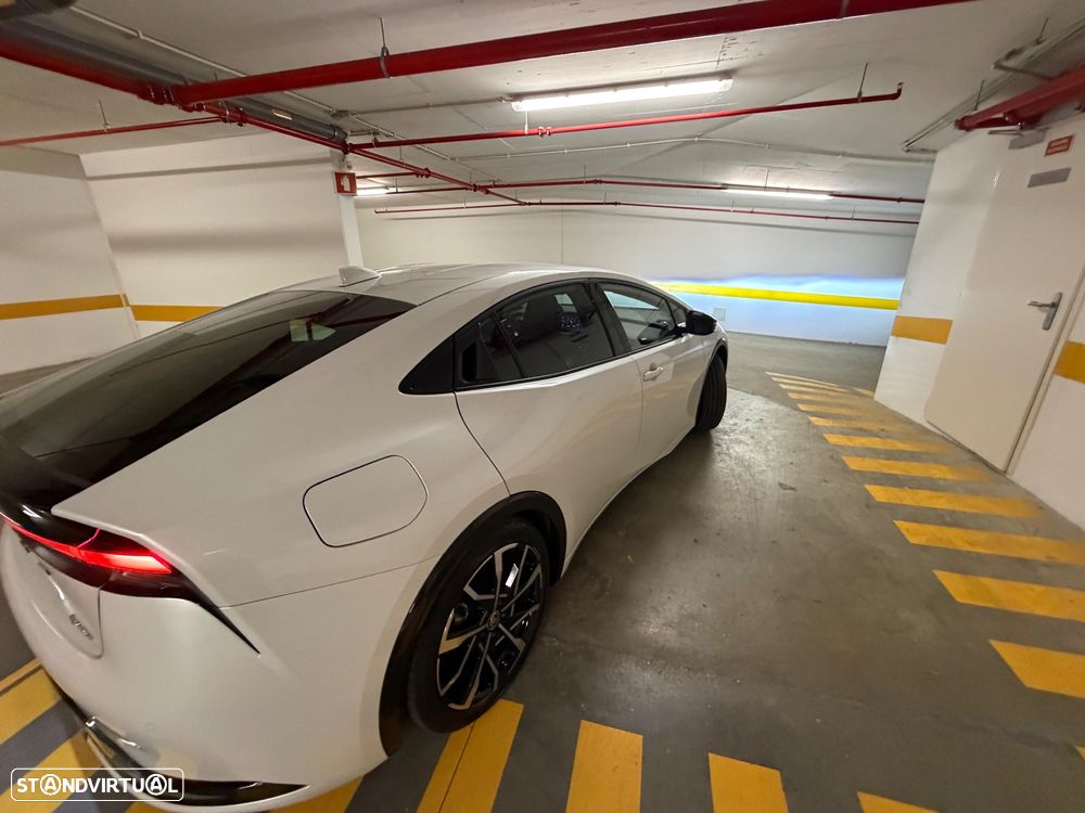 Toyota Prius 2.0 Plug-in Luxury - 6