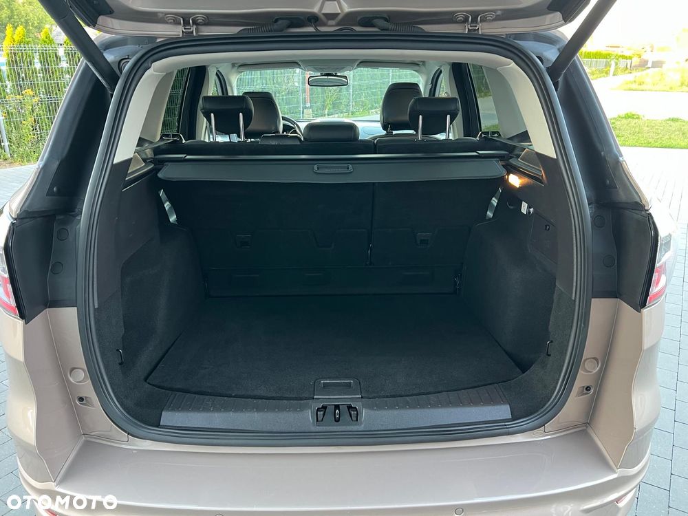 Ford Kuga - 24