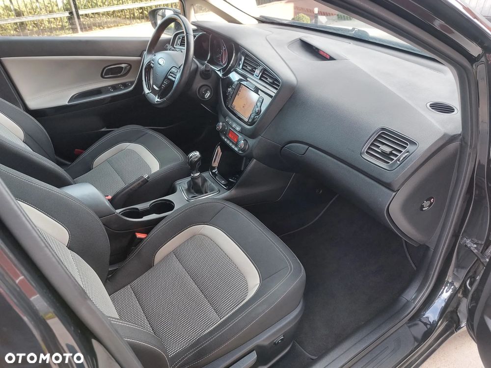 Kia Ceed 1.6 GDI ISG Dream-Team Edition - 6