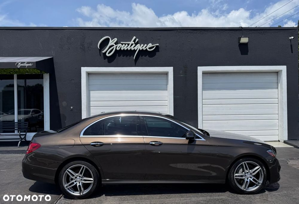 Mercedes-Benz Klasa E 300 9G-TRONIC AMG Line - 9