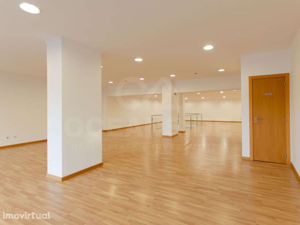 Espaço Comercial com 2 pisos, em São Domingos de Rana - Grande imagem: 5/21