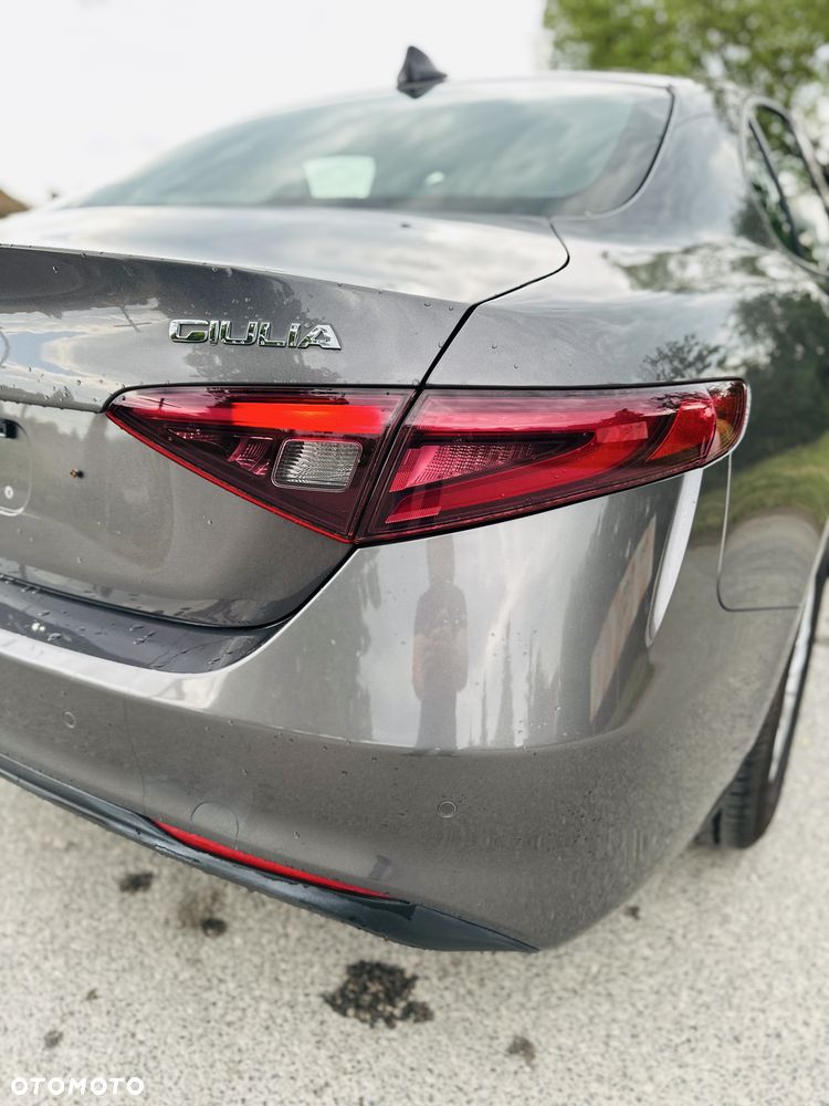 Alfa Romeo Giulia - 5