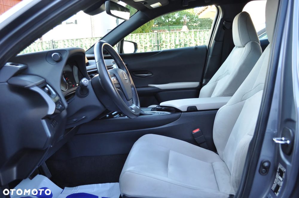 Lexus UX 250h Prestige 2WD - 16