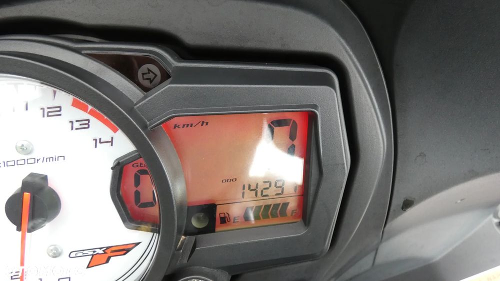 Suzuki GSX - 16