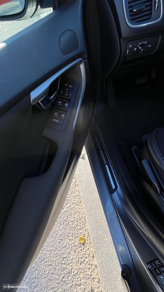 Volvo V40 2.0 D3 Momentum Geartronic - 26