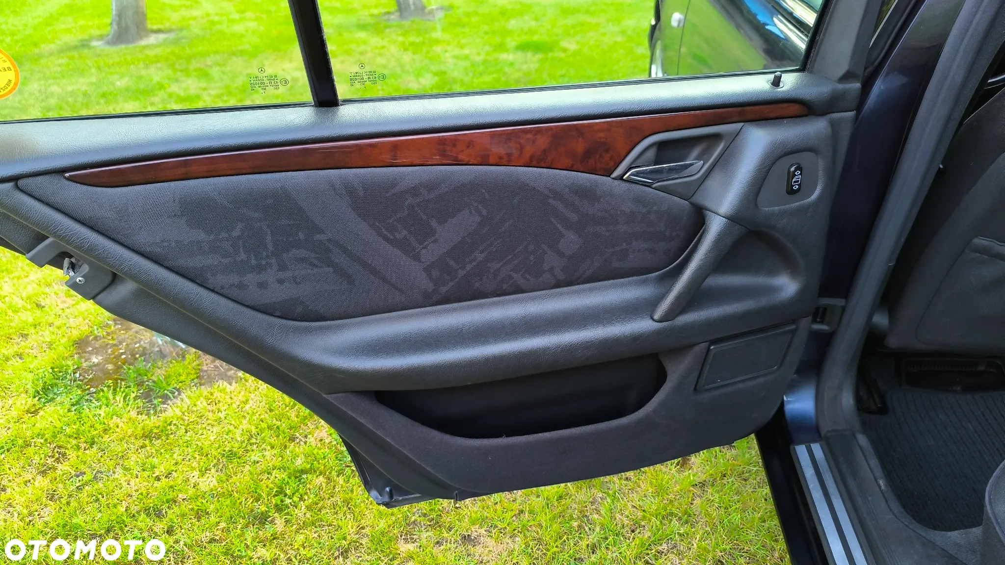 Mercedes-Benz Klasa E 240 T Elegance - 25